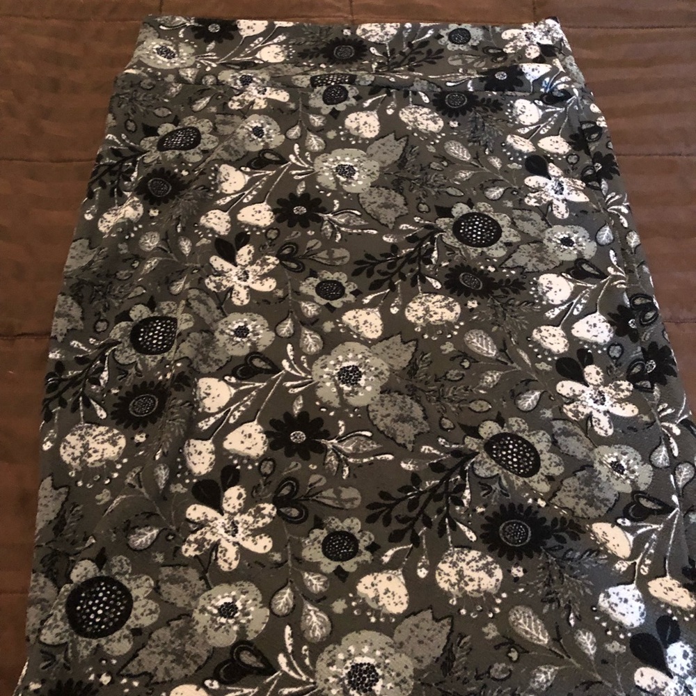 Lularoe Cassie skirt never worn